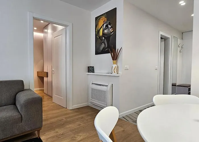 Tam Skanderbeg Square Center No3