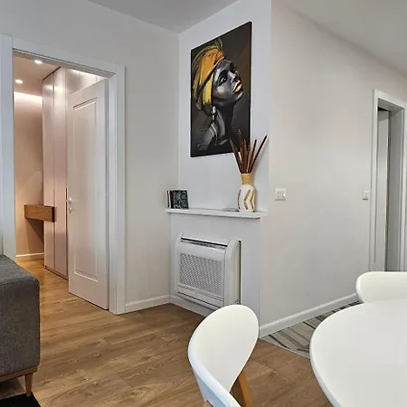 Tam Skanderbeg Square Center No3